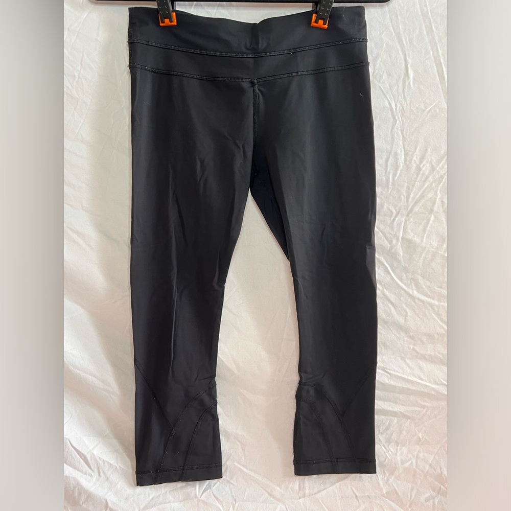 Lululemon Solid Black Wunder Under Cropped Leggings